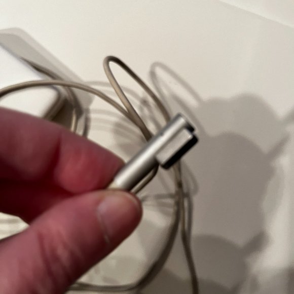 Apple MagSafe 1 Laptop Charger Previously Owned - Picture 6 of 7